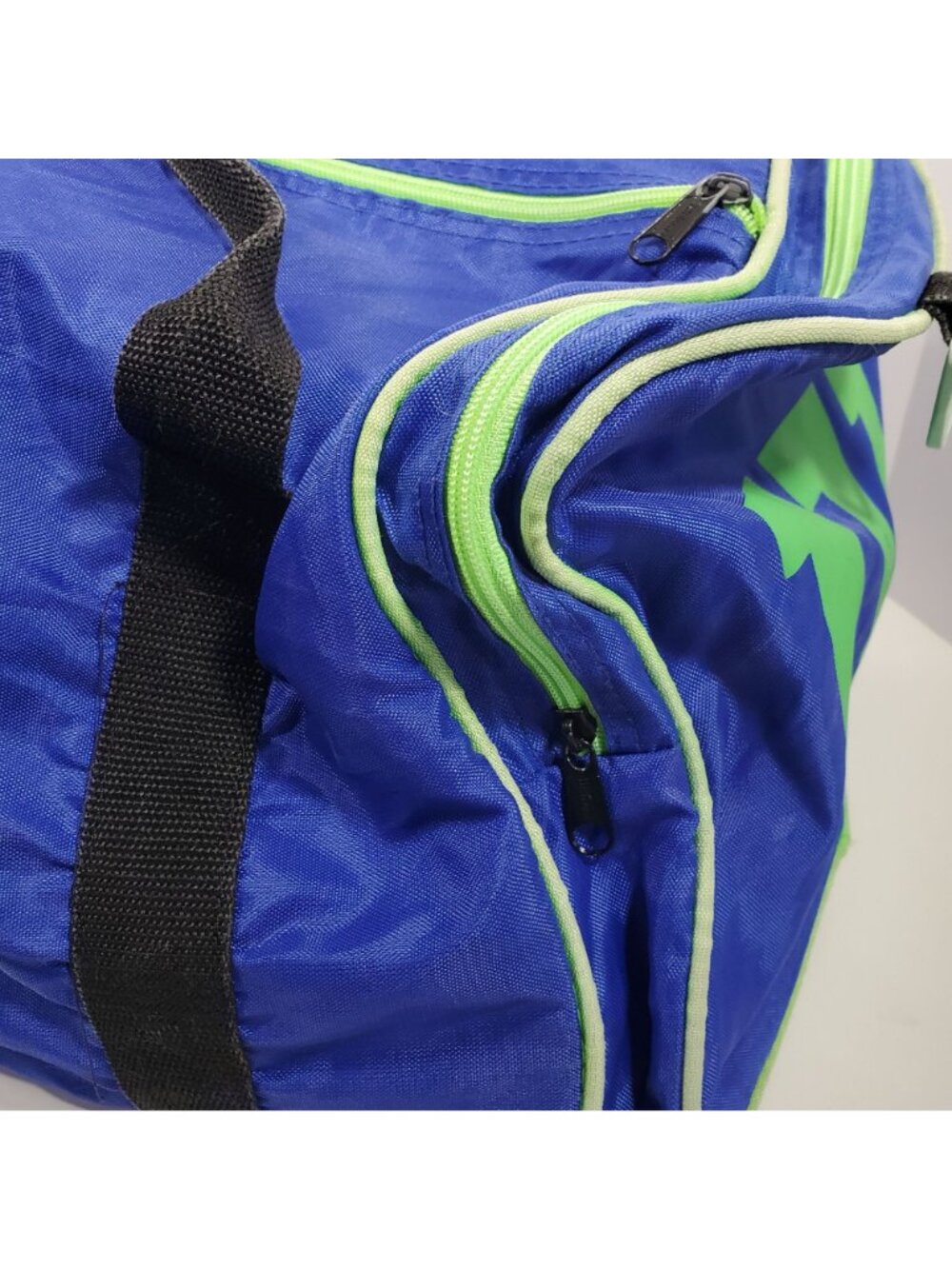 Wilson Blue Nylon Duffle Vintage Gym Bag Neon Green Travel Zippered - Picture 7 of 16